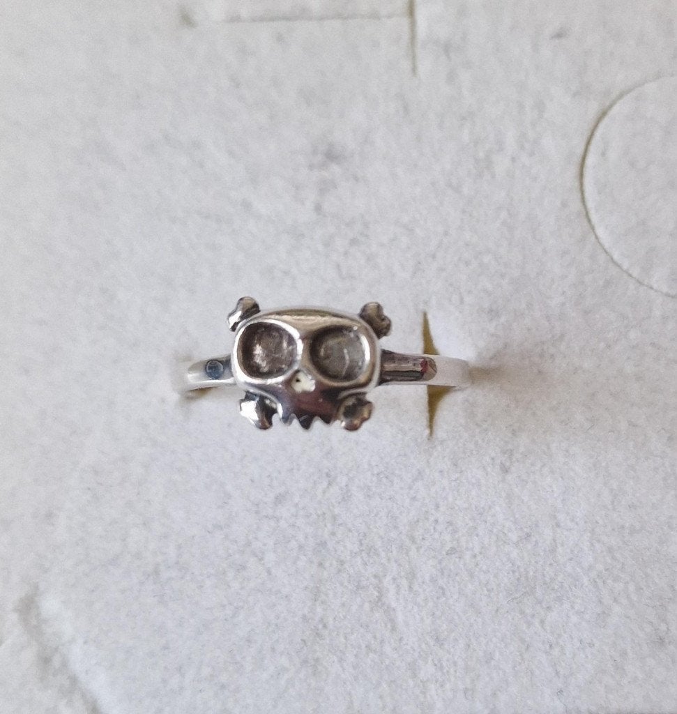 Ring met schedel / skull, maat 20, 20 of groter, Ophalen of Verzenden, Zo goed als nieuw, Dame