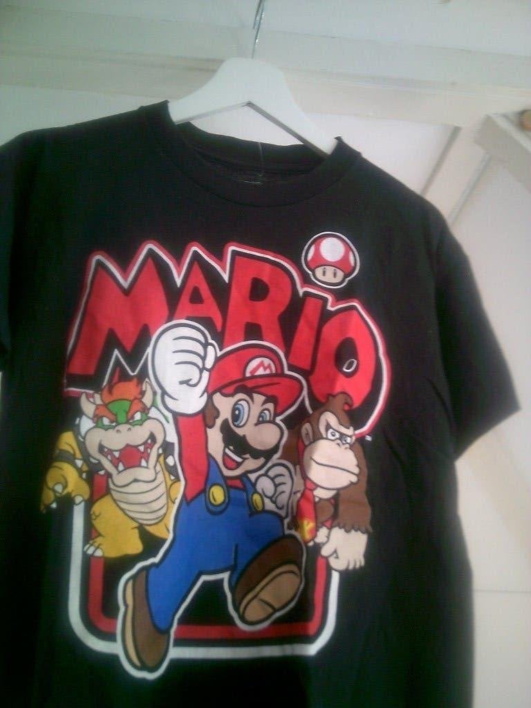 T-shirt 'MARIO', Verzenden, Gedragen, Zwart