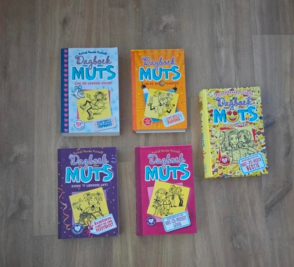 Dagboek van een Muts - 5 boeken set, Ophalen of Verzenden, Gelezen, Rachel Renée Russell, Fictie