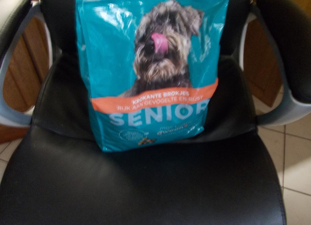 3 kilo hondenbrokjes senior, voor de kleine hond, chihuahua, Ophalen, Hond