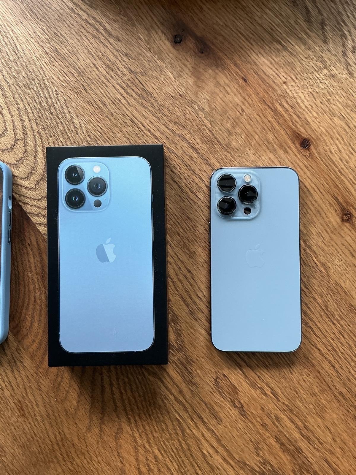 iPhone 13 Pro Max 256GB Sierra Blue met hoesjes, Blauw, Zonder simlock, Zonder abonnement, Ophalen
