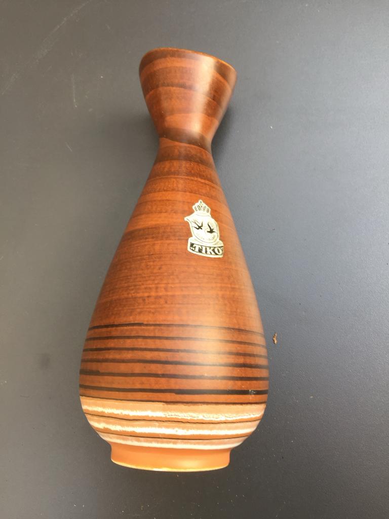 Vintage TIKO Gouda Vaasje met Houtnerf Dessin - Nr. 813 RADA, Ophalen of Verzenden