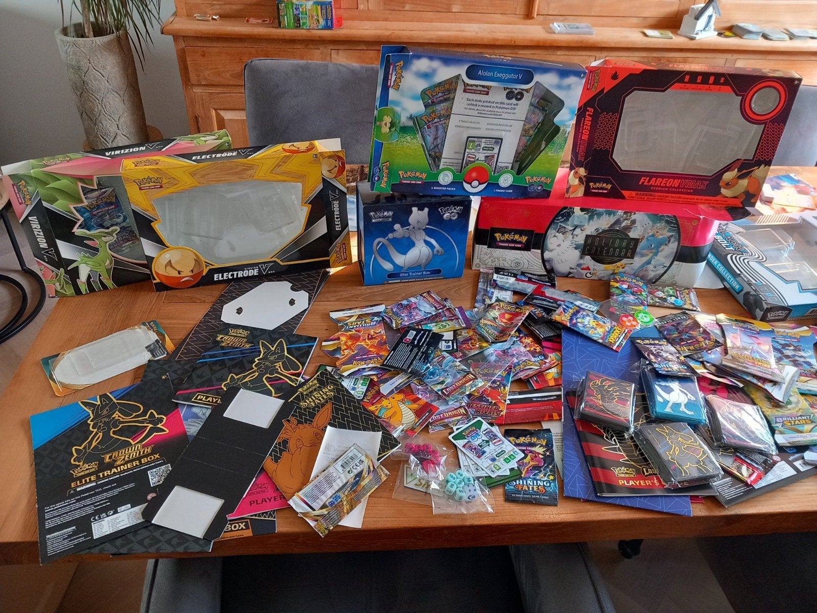 Veel lege Pokémon verpakkingen en accessoires, Ophalen of Verzenden