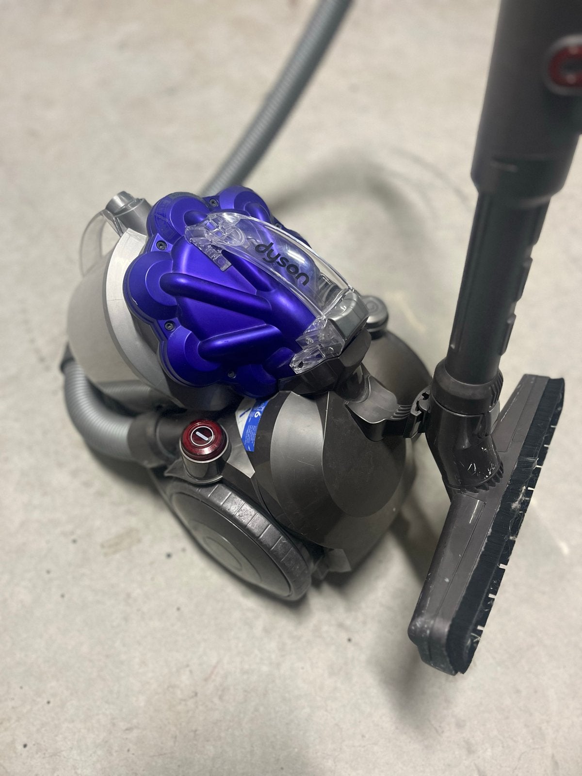 Mooie en goed werkende Dyson stofzuiger, Witgoed en Apparatuur, Stofzuigers, Gebruikt, Ophalen of Verzenden, Dyson, Reservoir