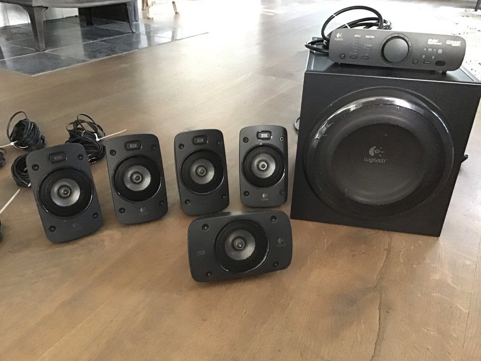 Logitech Z906 5.1 Surround Sound Speakerset, Ophalen, 70 watt of meer, Zo goed als nieuw, 5.1-systeem