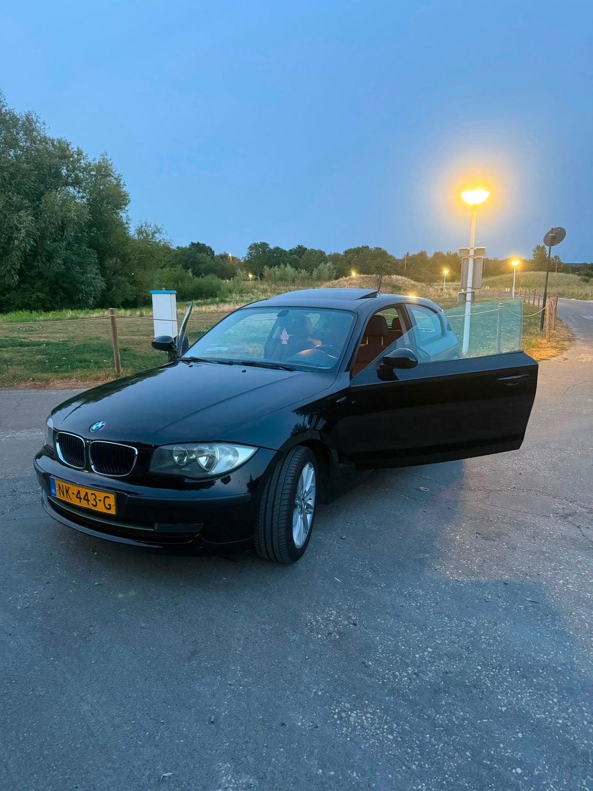 BMW 1-Serie 2.0 116I 3DR 2009 Zwart, Auto's, 1-Serie, Achterwielaandrijving, 1995 cc, 4 cilinders