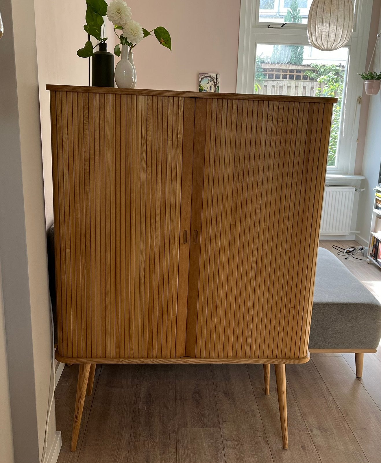 Roldeur kast Barbier van merk Zuiver (massief essenhout), Ophalen, Zo goed als nieuw