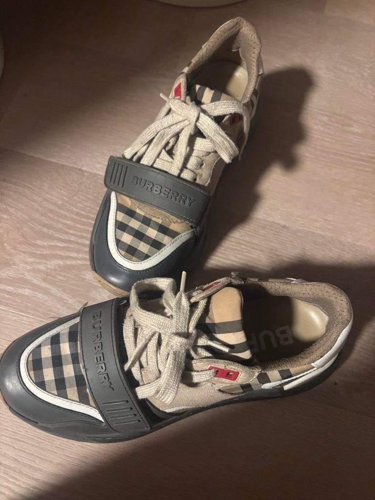 Burberry Sneakers Maat 37, Ophalen of Verzenden, Zo goed als nieuw, Beige, Sneakers of Gympen