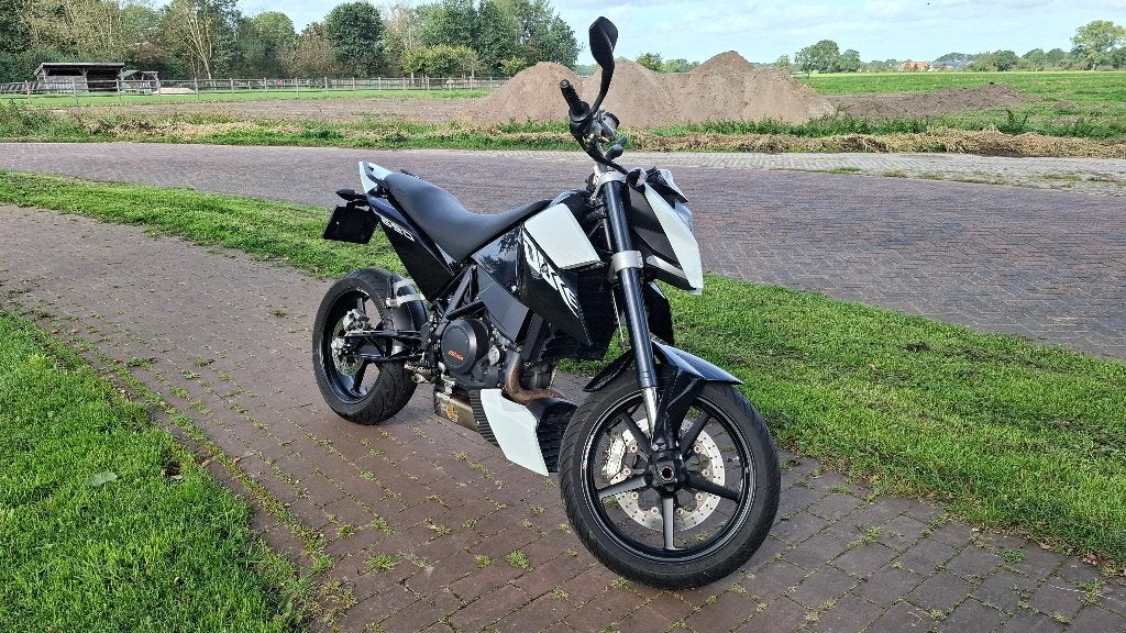 KTM 690 Duke 2008 | 22.000 km | Wit | LeoVince uitlaat, Motorrijbewijs A, Gebruikt, Particulier, Meer dan 35 kW