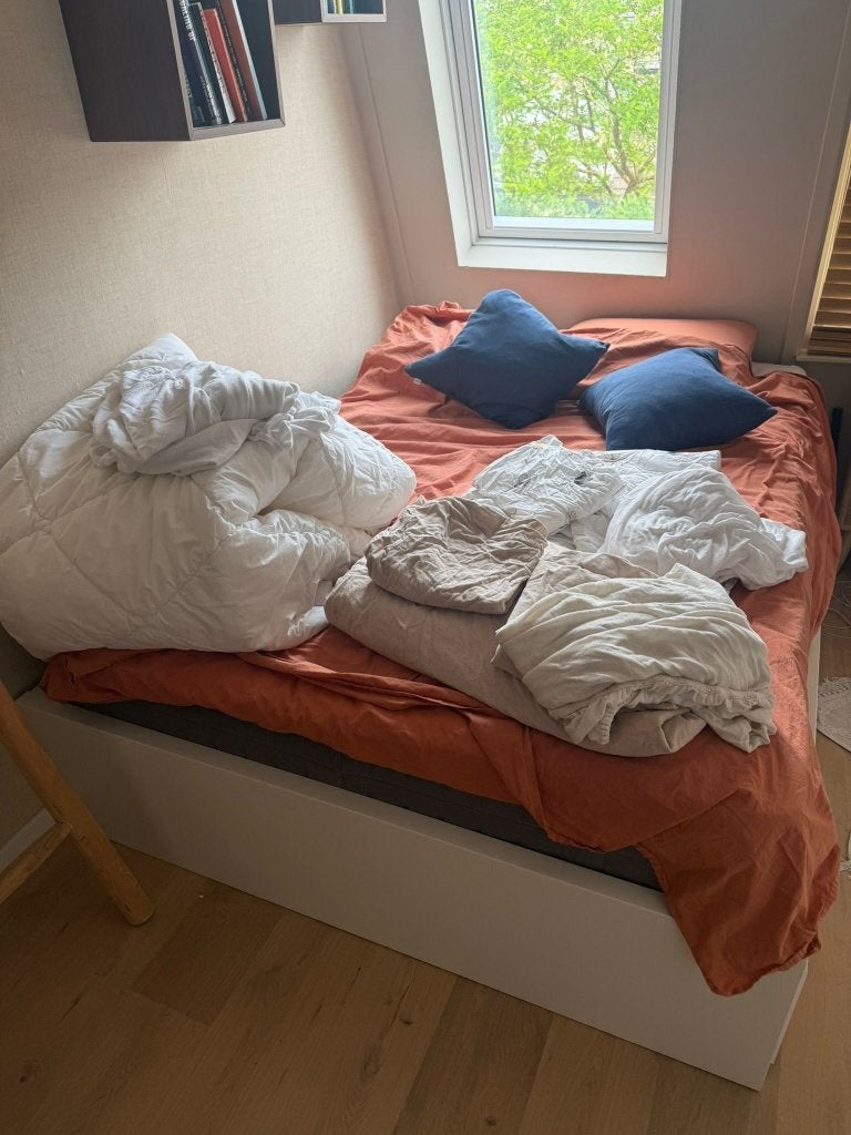 compleet bed + matras, hoezen etc Moet dit weekend weg, Ophalen, Gebruikt, Wit, 140 cm