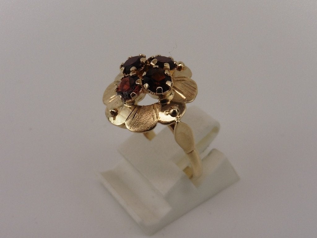 Gouden damesring met 4x granaat                          G61, Sieraden, Tassen en Uiterlijk, Gebruikt, ., Ophalen of Verzenden