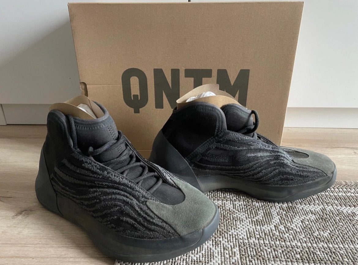 Yeezy Boost QNTM ONYX - Maat 44, Zwart, Ophalen of Verzenden, Sneakers of Gympen, Zo goed als nieuw