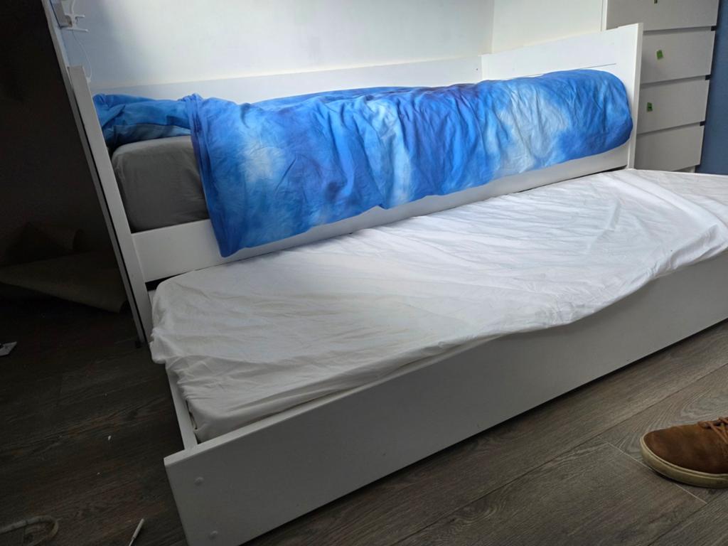 Uitschuifbaar bed met twee matrassen - Wit, Gebruikt, 90 cm, Eenpersoons, Wit