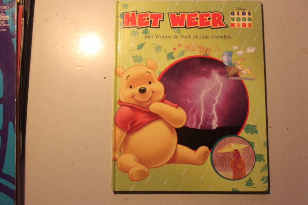 801q - boek - disney -gids voor kids - het weer, Ophalen of Verzenden, Gelezen, Fictie algemeen