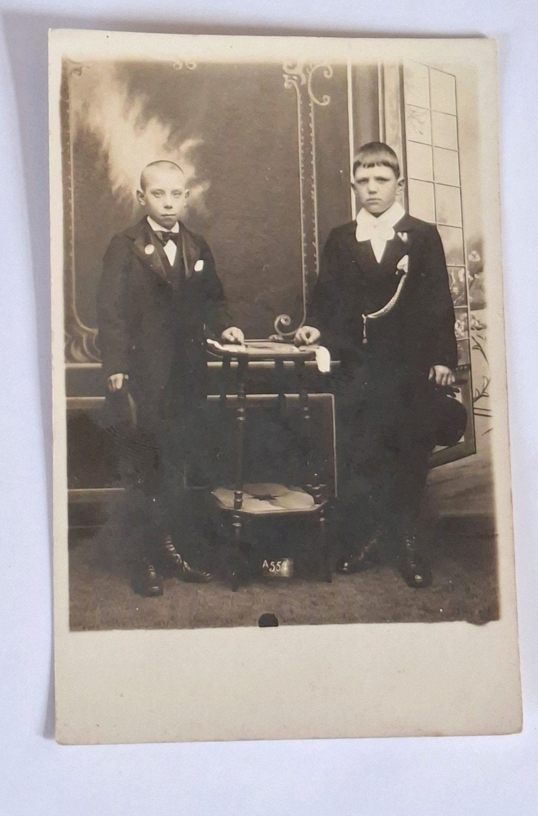Fotokaart- portret- studio- kind- jongens, Ophalen of Verzenden, Voor 1940, Overige onderwerpen, Foto