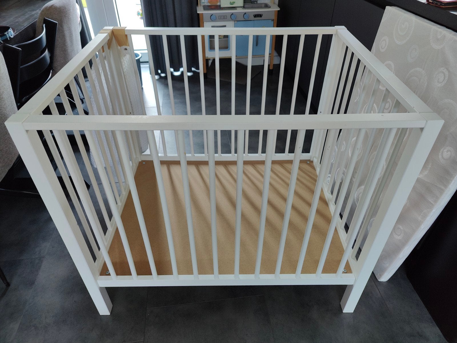 Witte box van Babypark met matras, Ophalen, Gebruikt, Rechthoekig, In hoogte verstelbaar