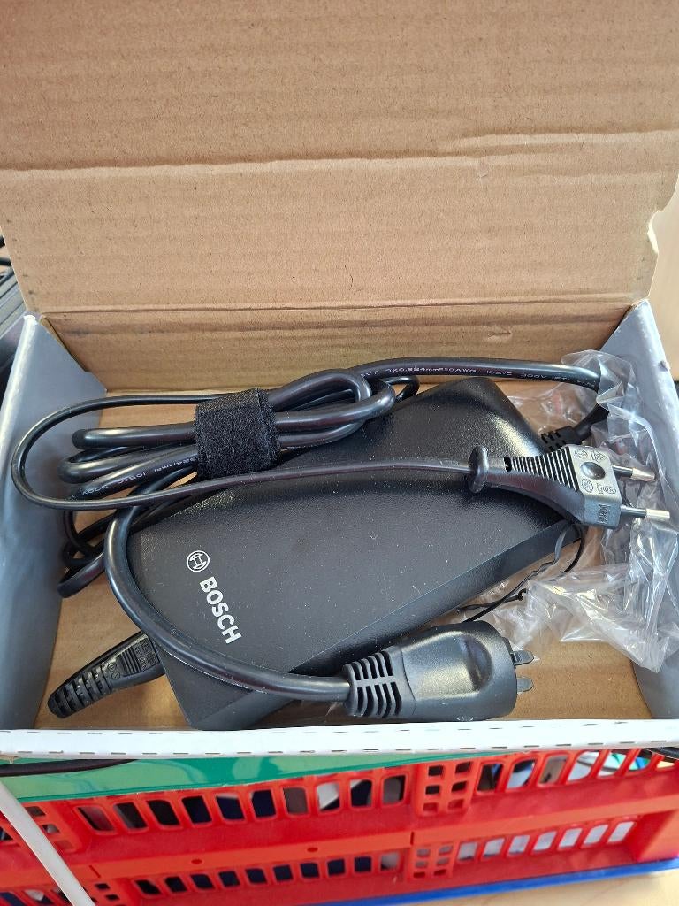 Bosch oplader, Fietsen en Brommers, Ophalen, Nieuw