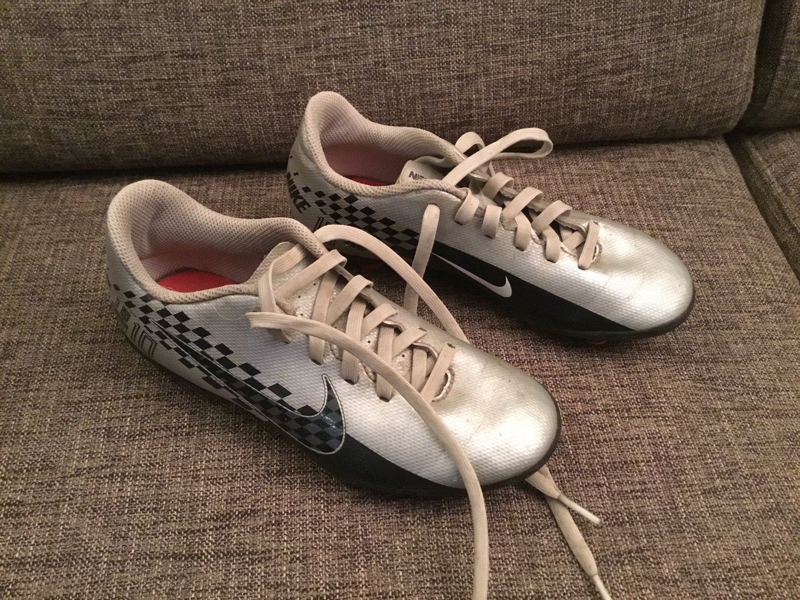 Nike voetbalschoenen Neymar jr mt 32, Sport en Fitness, Voetbal, Gebruikt, Maat XS of kleiner, Schoenen, Ophalen of Verzenden