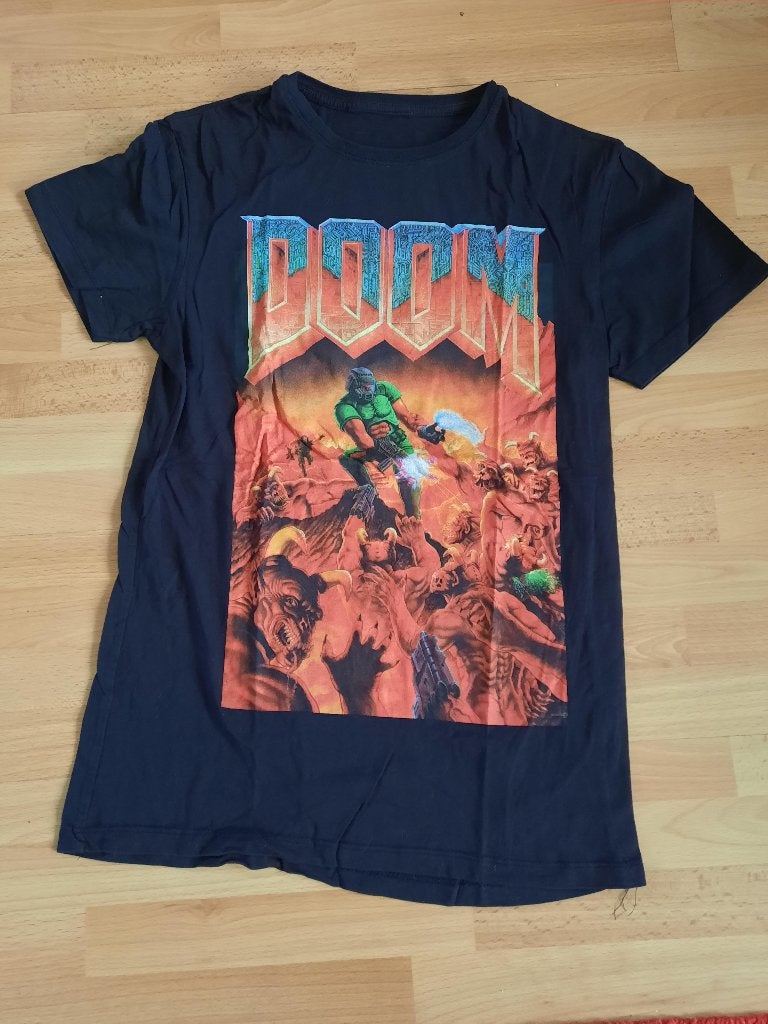 T-shirt DOOM maat M, Ophalen of Verzenden, Zo goed als nieuw, Maat 48/50 (M), Zwart