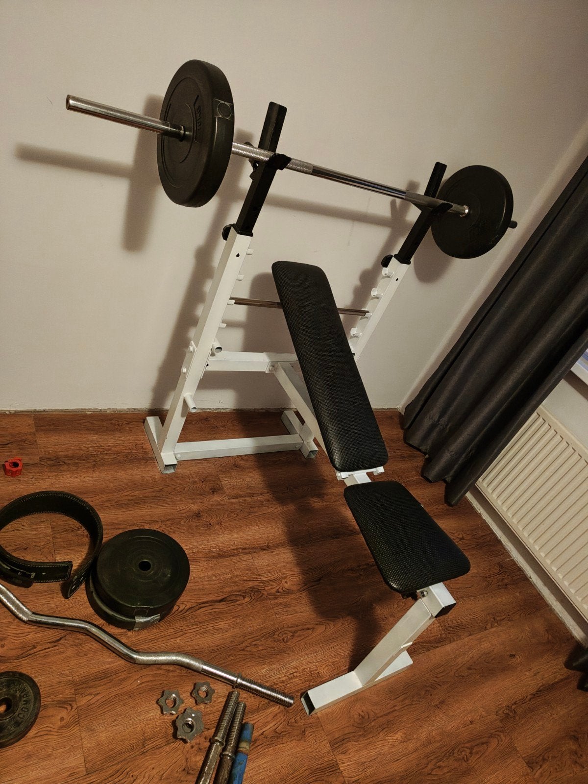Bankdrukbankje, gewichten, halterstangen, Sport en Fitness, Ophalen of Verzenden, Gebruikt, Rug, Fitnessbank