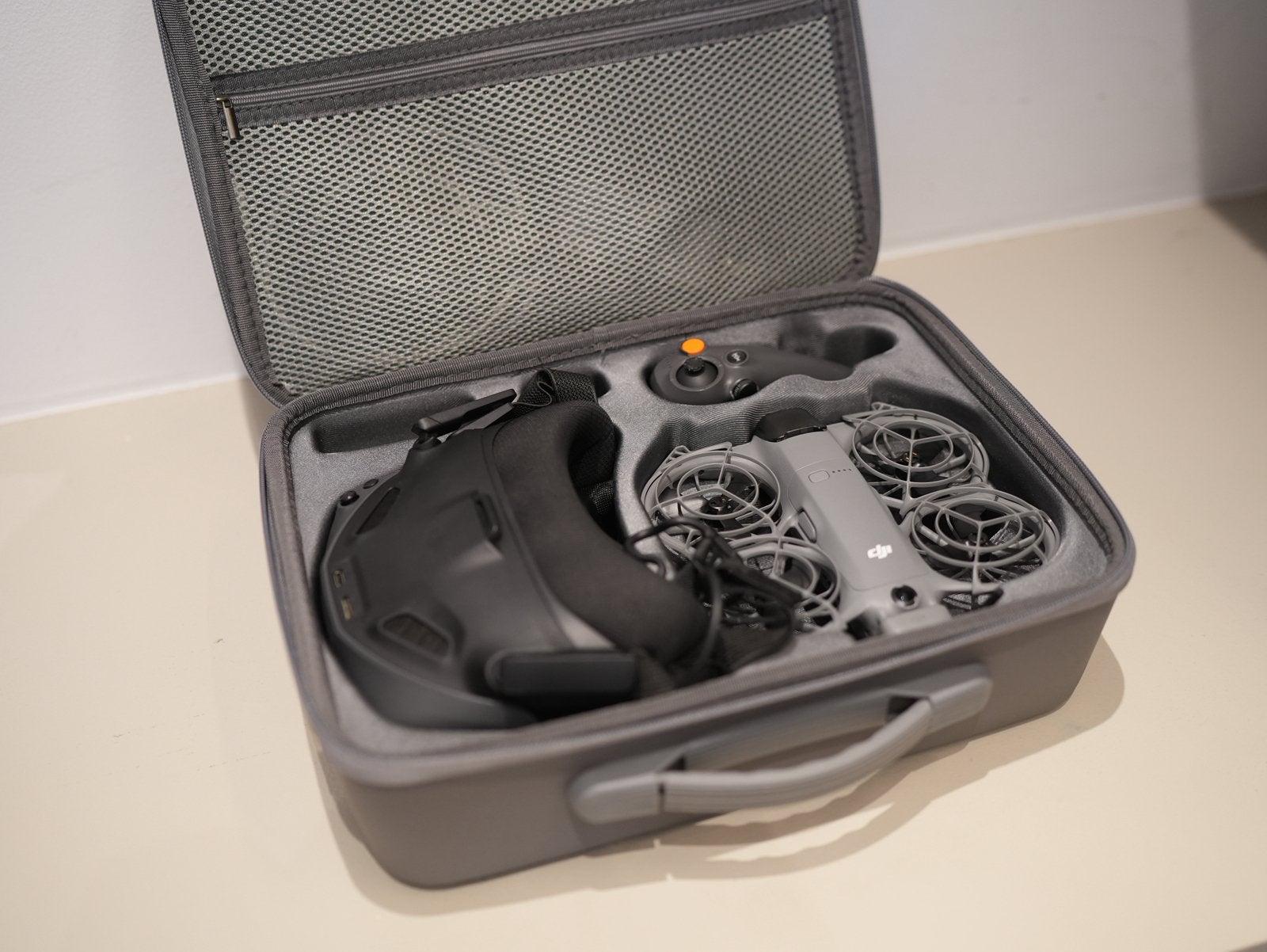 DJI Neo 2 + Goggles N3 + RC Motion 3 + drone bag, Cameradrone, Zo goed als nieuw, DJI, 1 tot 5 kilometer