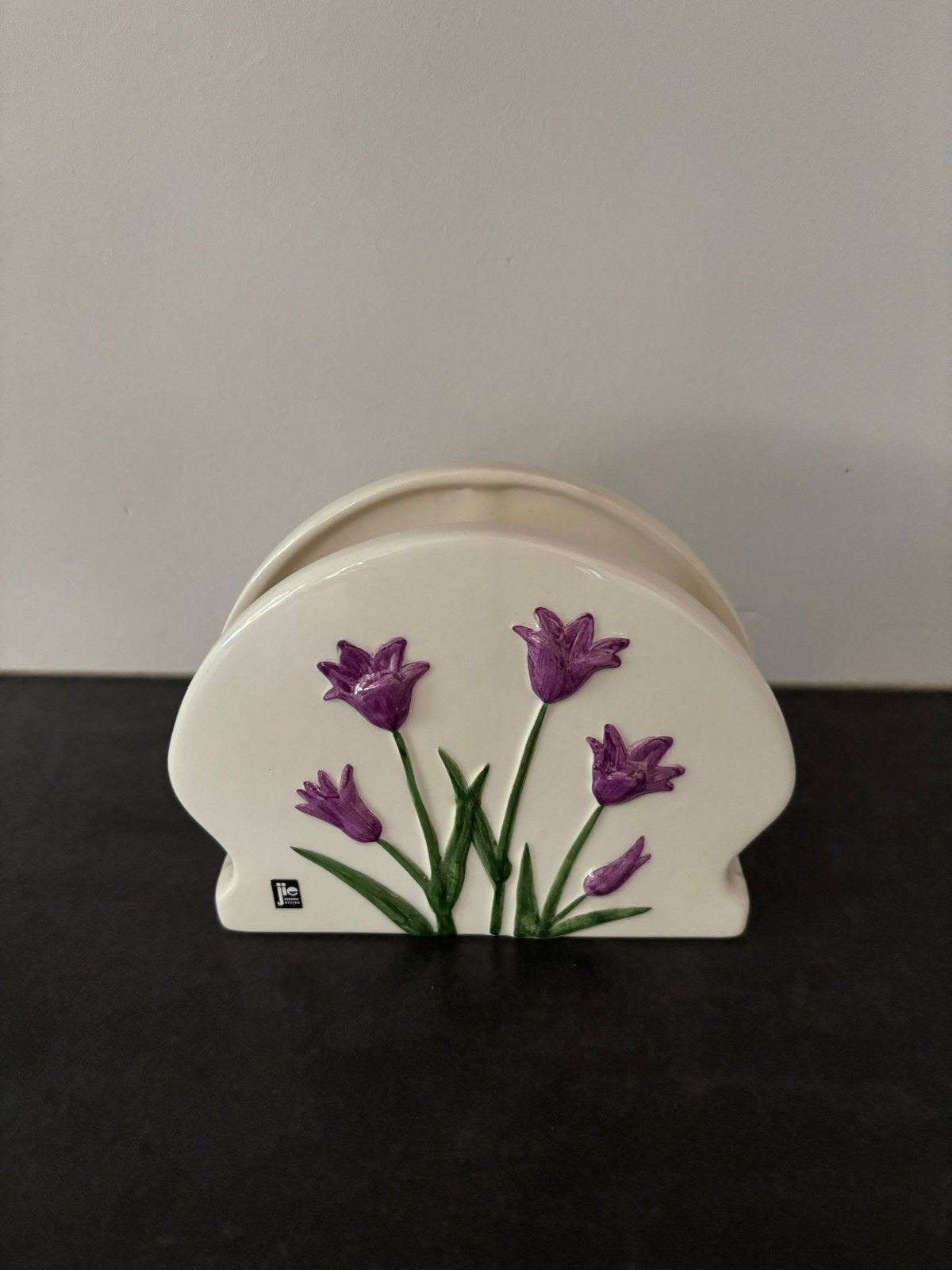 Servethouder met paarse tulpen - JIE Keramiek, Overige merken, Keramiek, Overige typen, Vintage