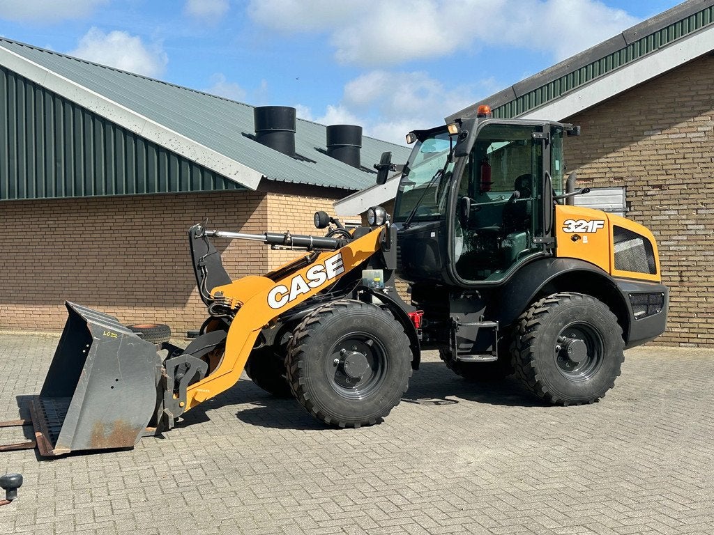 Case 321F (bj 2017), Wiellader of Shovel