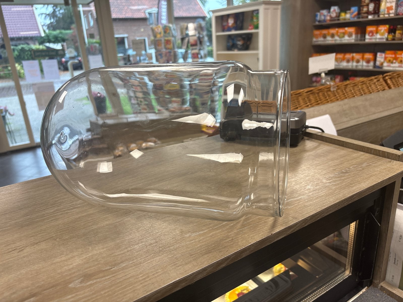 Grote glazen stolp voor decoratie of display, Ophalen