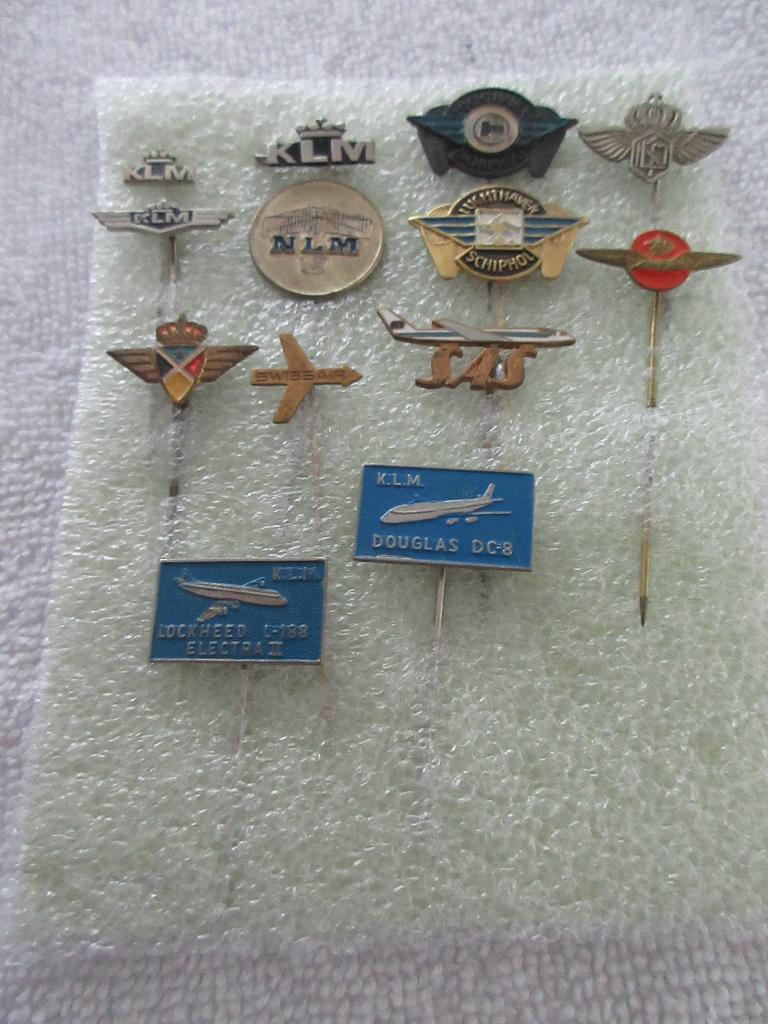 13 speldjes Luchtvaart o.a. KLM en SAS, Ophalen of Verzenden, Gebruikt, Transport, Speldje of Pin