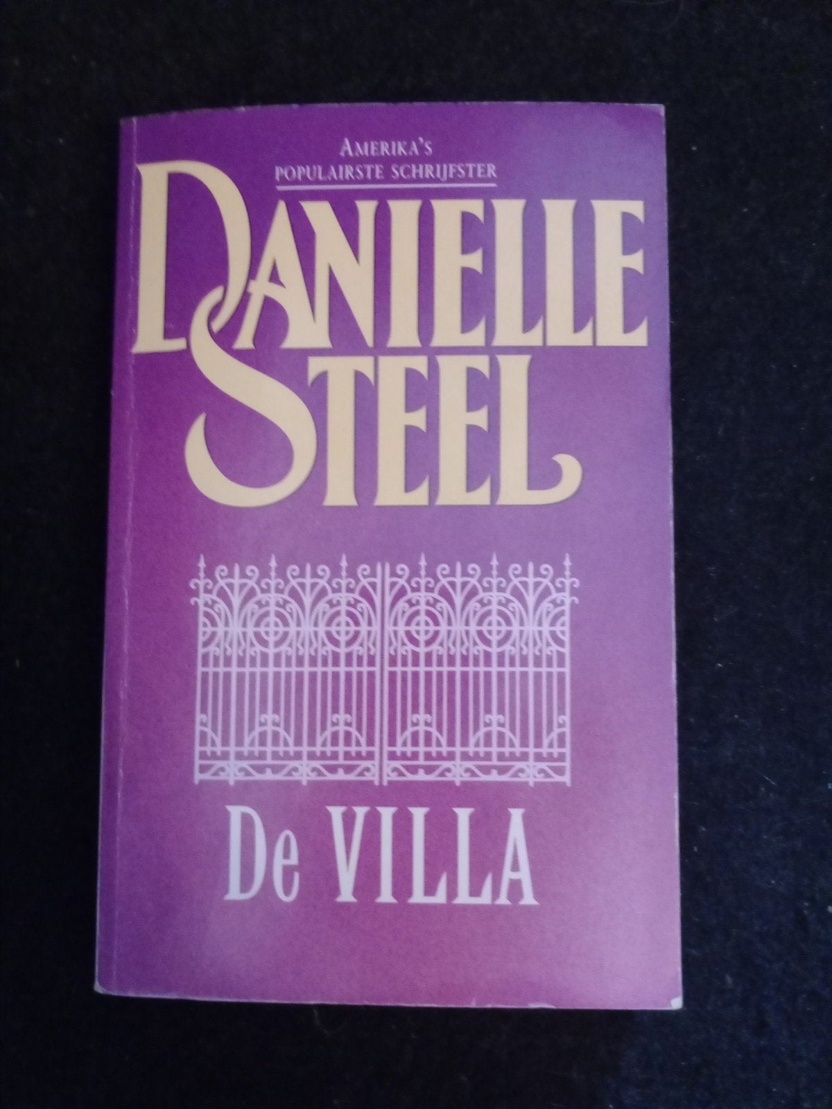 Danielle Steel - De Villa, Boeken, Ophalen of Verzenden, Gelezen, Danielle Steel, Amerika