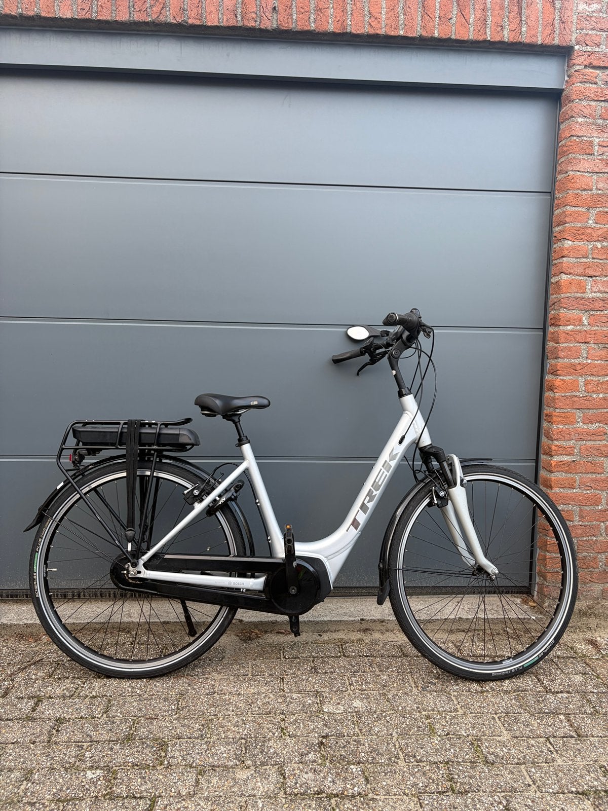Trek district +4 elektrische fiets middenmotor, Fietsen en Brommers, Zo goed als nieuw, 47 tot 51 cm, 50 km per accu of meer, Ophalen