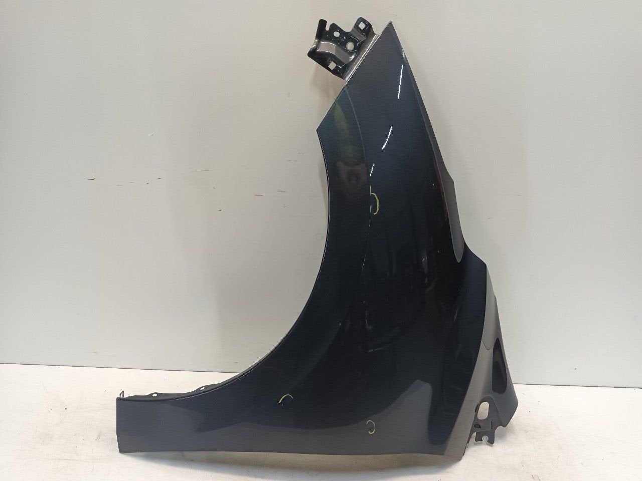 Spatbord links voor Nissan Micra, Onderdelen@venauto.nl, Van der Ven Autorecycling B.V., Gebruikt, Ettenseweg 76, 4706 PB Roosendaal, The Netherlands
