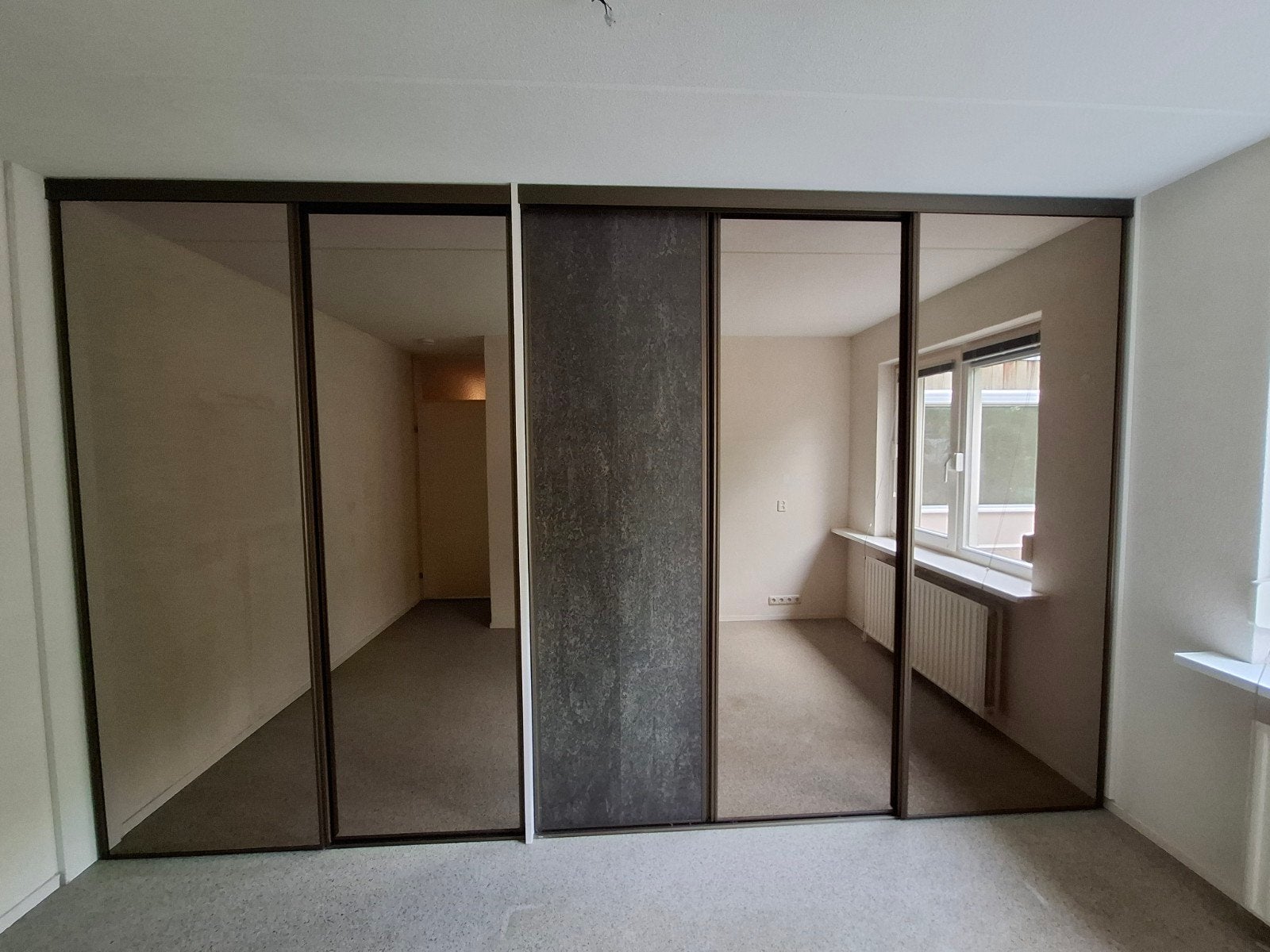 Grote 2 delige inbouwkast met schuifdeuren en spiegeldeur, Ophalen, Overige materialen, Gebruikt, 200 cm of meer