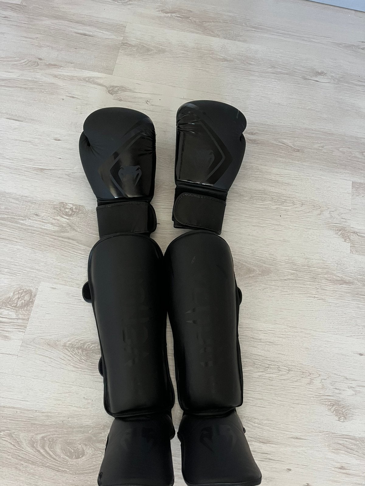 Venum kickbokset, Ophalen of Verzenden, Zo goed als nieuw, Bokshandschoenen