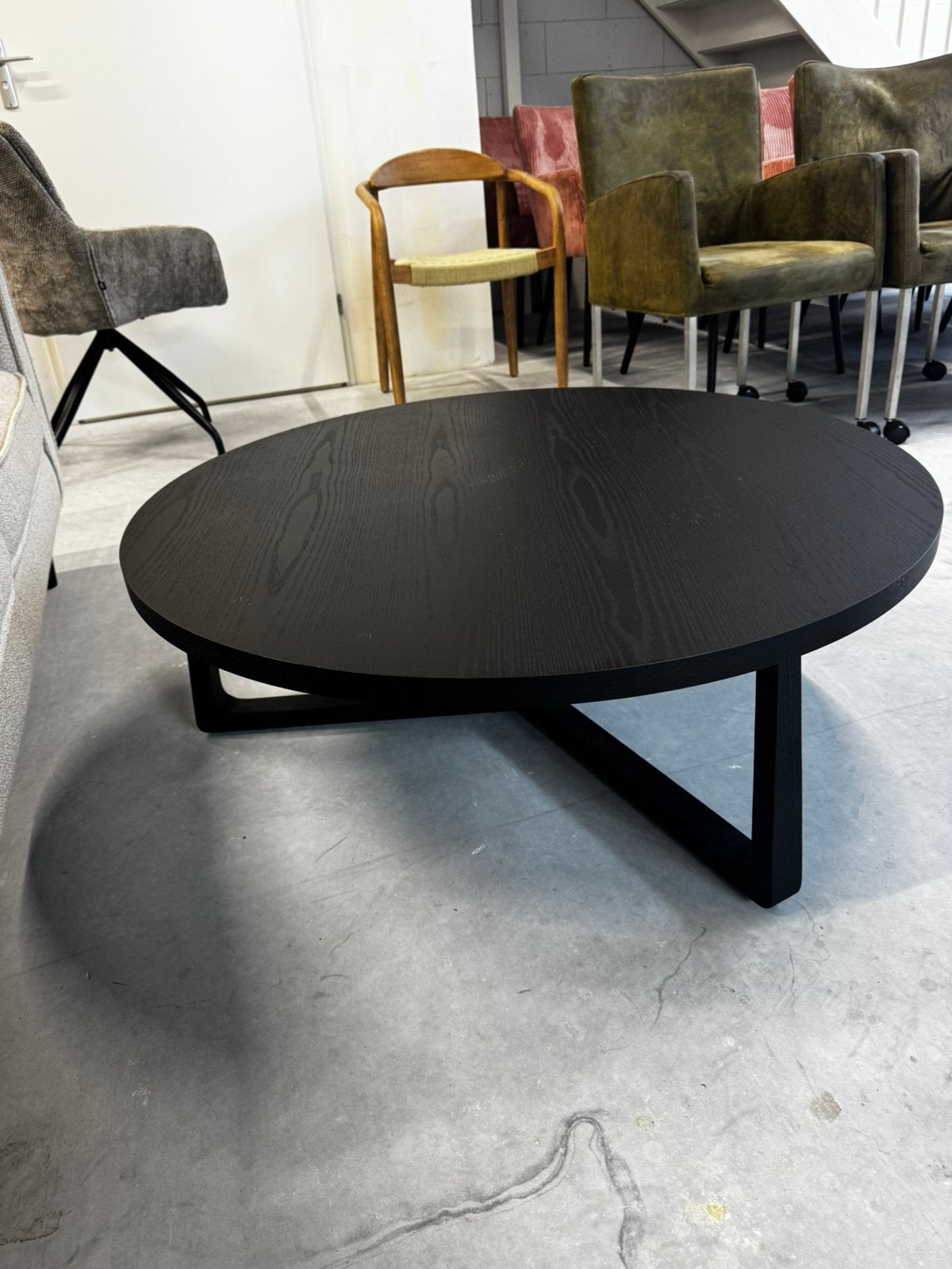 Ronde zwarte salontafel van Goossens – modern design, Ophalen, Zo goed als nieuw, Rond, 50 tot 100 cm