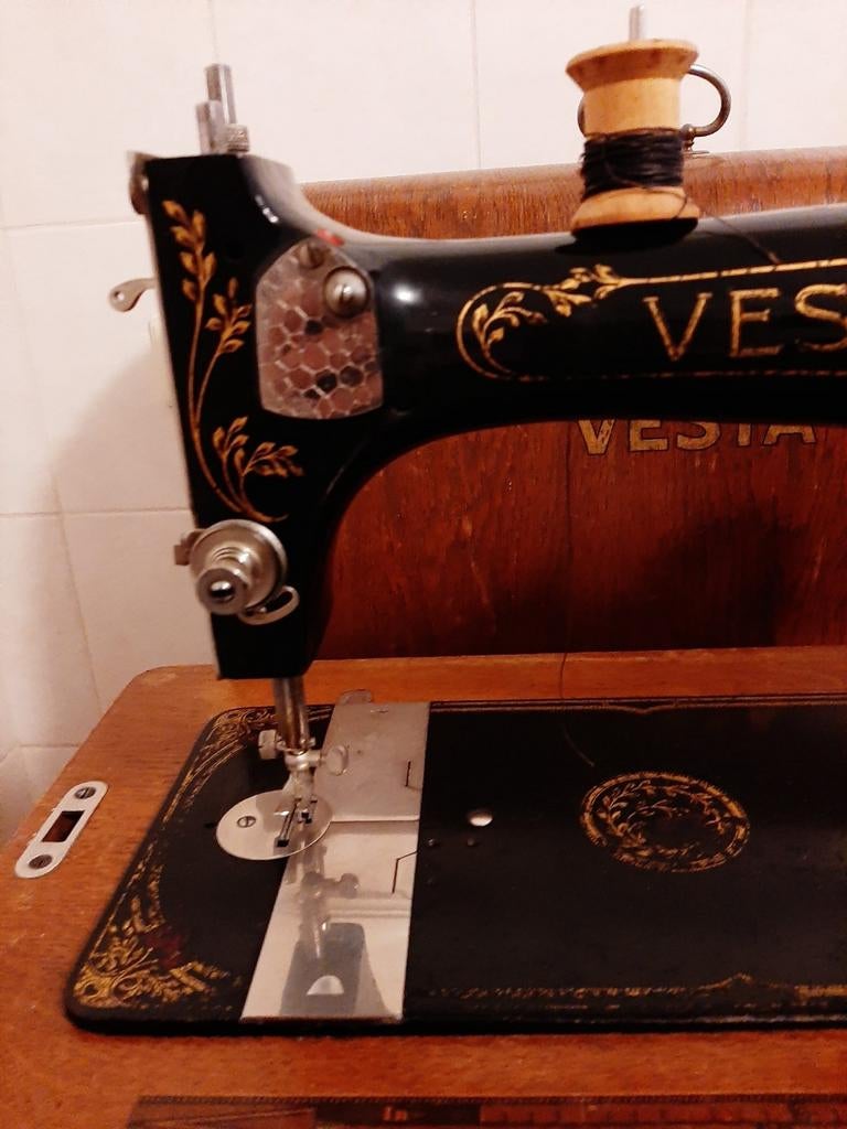 Antieke Vesta Naaimachine met Houten Koffer, Antiek en Kunst, Antiek | Naaimachines, Ophalen