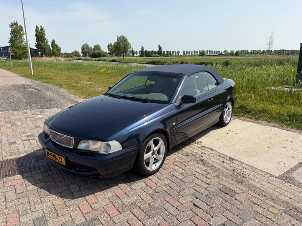 Volvo C70 Cabrio 2.4 Aut. 2001 /Nieuwe distributieriem apk, Cabriolet, 2435 cc, Particulier, 1600 kg
