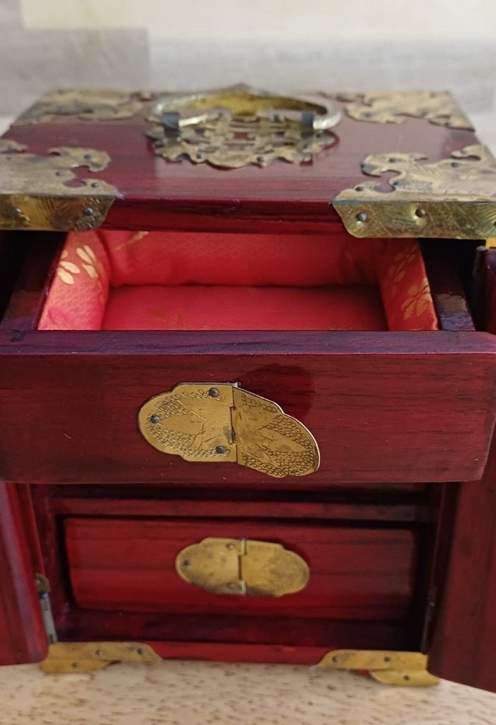 Vintage Chinese Houten Juwelendoosje met Messing Beslag, Ophalen of Verzenden