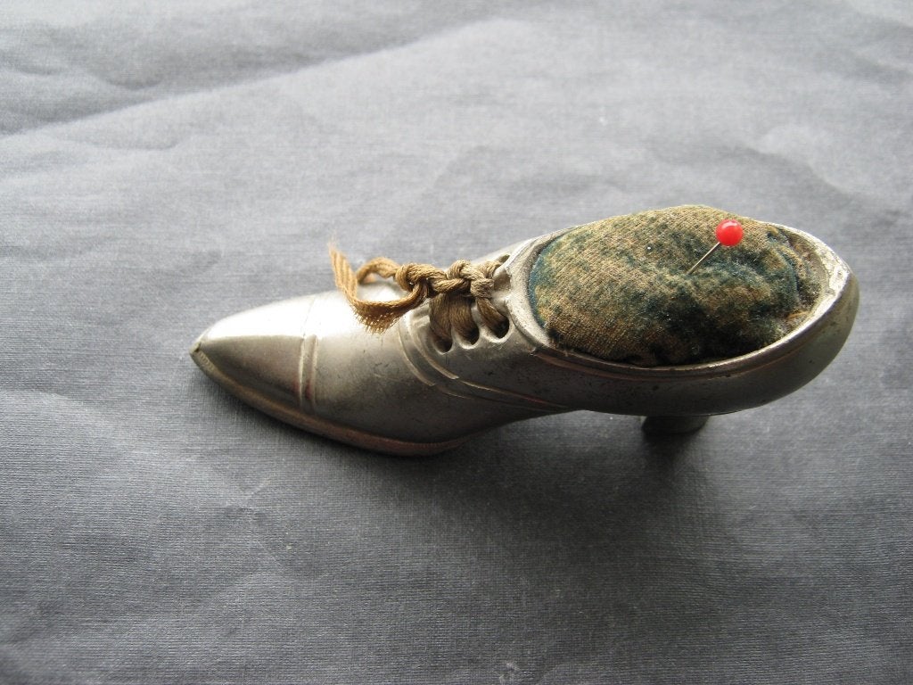 Antiek Speldenkussen in de vorm van een schoen, Verzenden