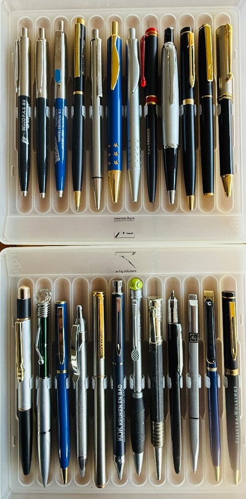 24 verschilklende balpennen, Overige merken, Balpen, Ophalen of Verzenden, Zo goed als nieuw