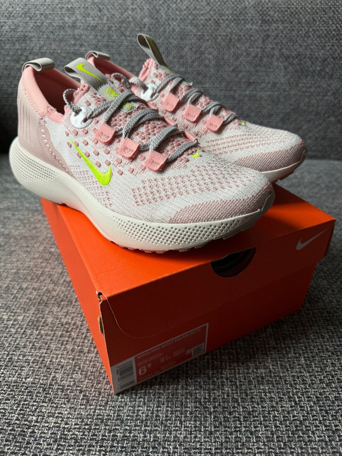Nike React Escape RN Flyknit - maat 37.5 - Nieuw in doos, Nieuw, Ophalen of Verzenden, Sneakers of Gympen, Roze