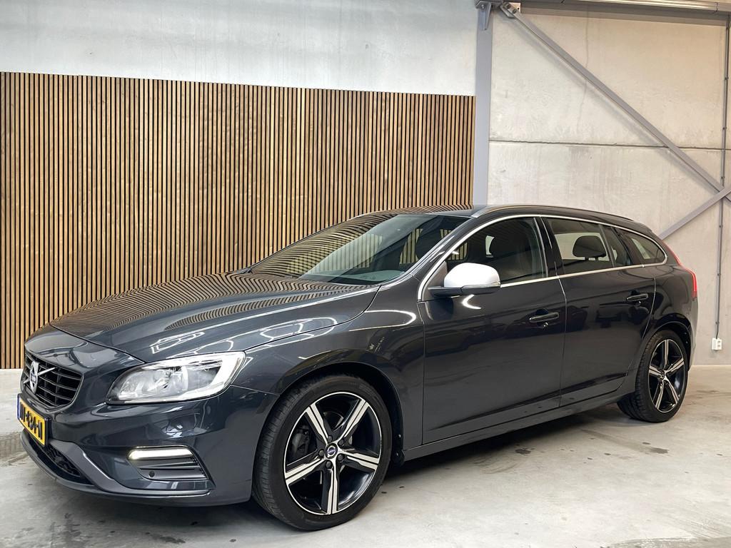Volvo V60 1.5 T3 Nordic+ R-DESIGN AUTOMAAT STANDKACHEL, 4 cilinders, Origineel Nederlands, 152 pk, Zilver of Grijs