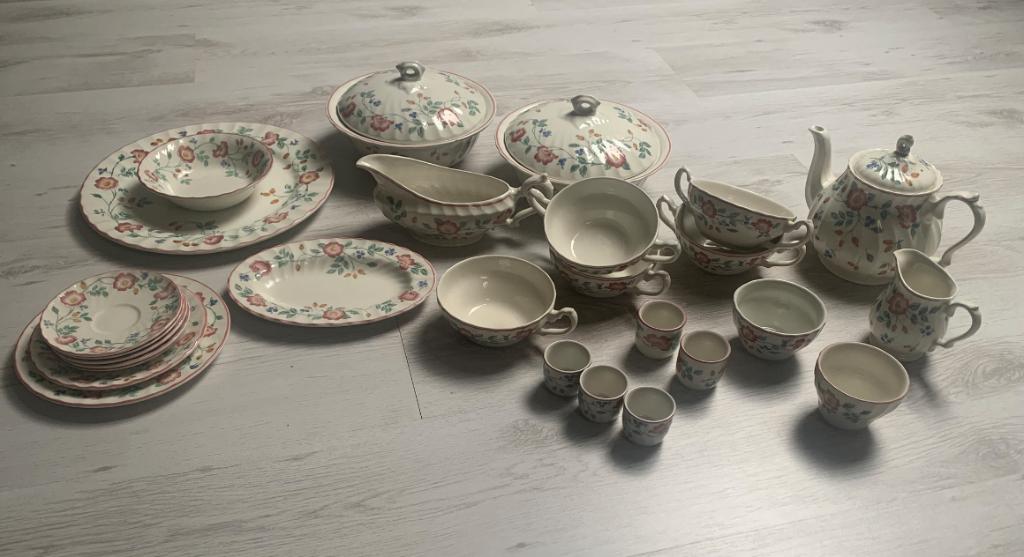 Servies Churchill Briar Rose, Ophalen, Gebruikt, Porselein, Overige stijlen