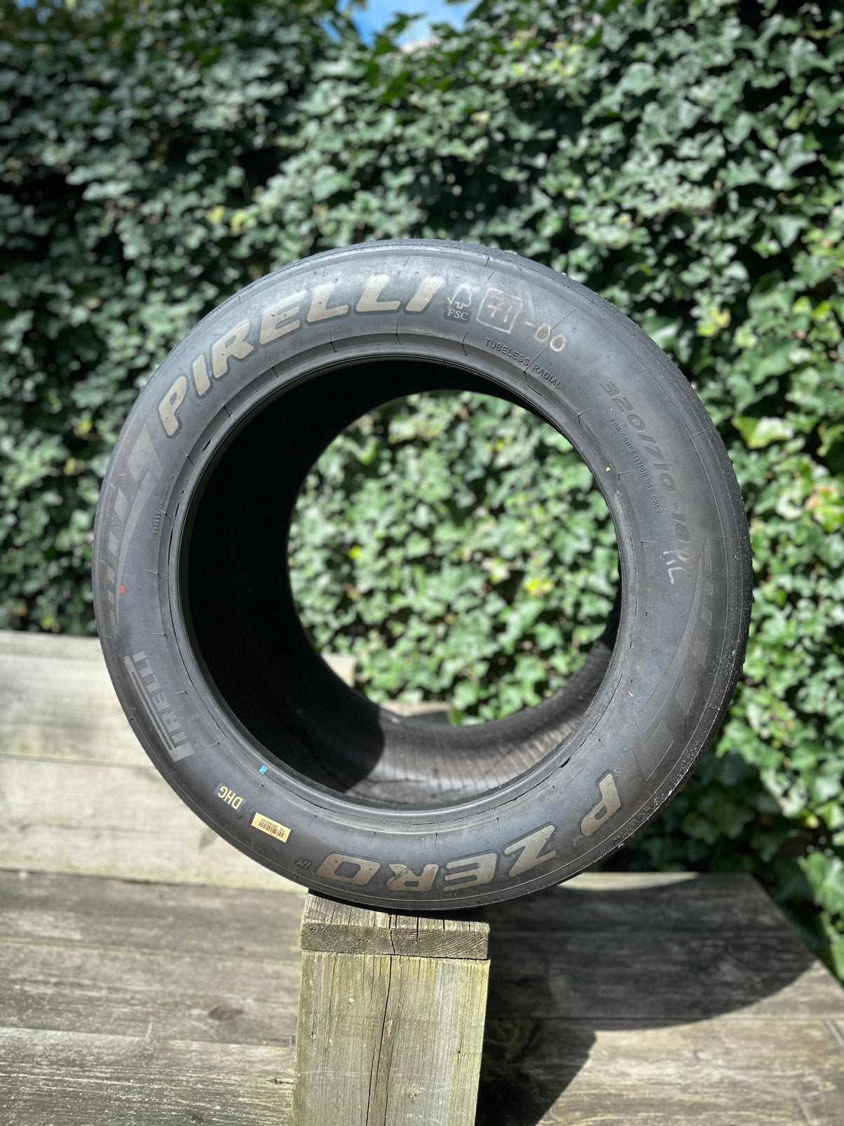 Mooi Pirelli P Zero F1 circuitband voorzien van FIA barcode, Verzamelen, Ophalen of Verzenden, Gebruikt, Formule 1