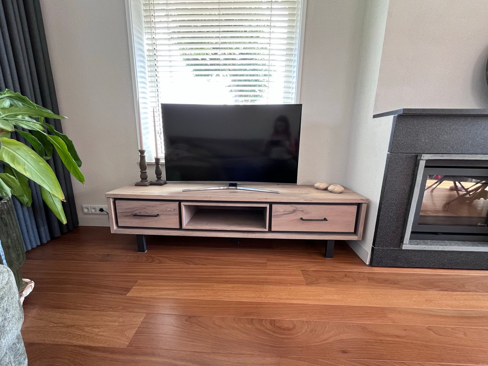Modern TV-meubel met lade, klep en open vak., Ophalen, Gebruikt, 150 tot 200 cm, Minder dan 100 cm