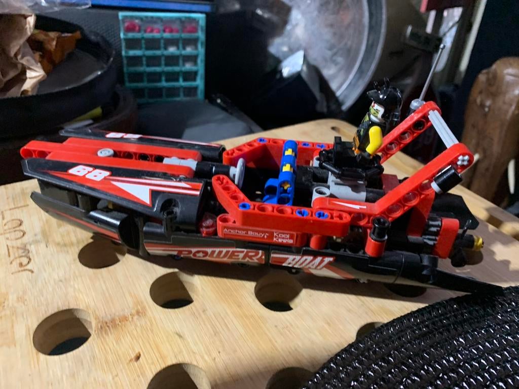 Lego Technic Power Boat met minifiguur, Ophalen of Verzenden, Zo goed als nieuw