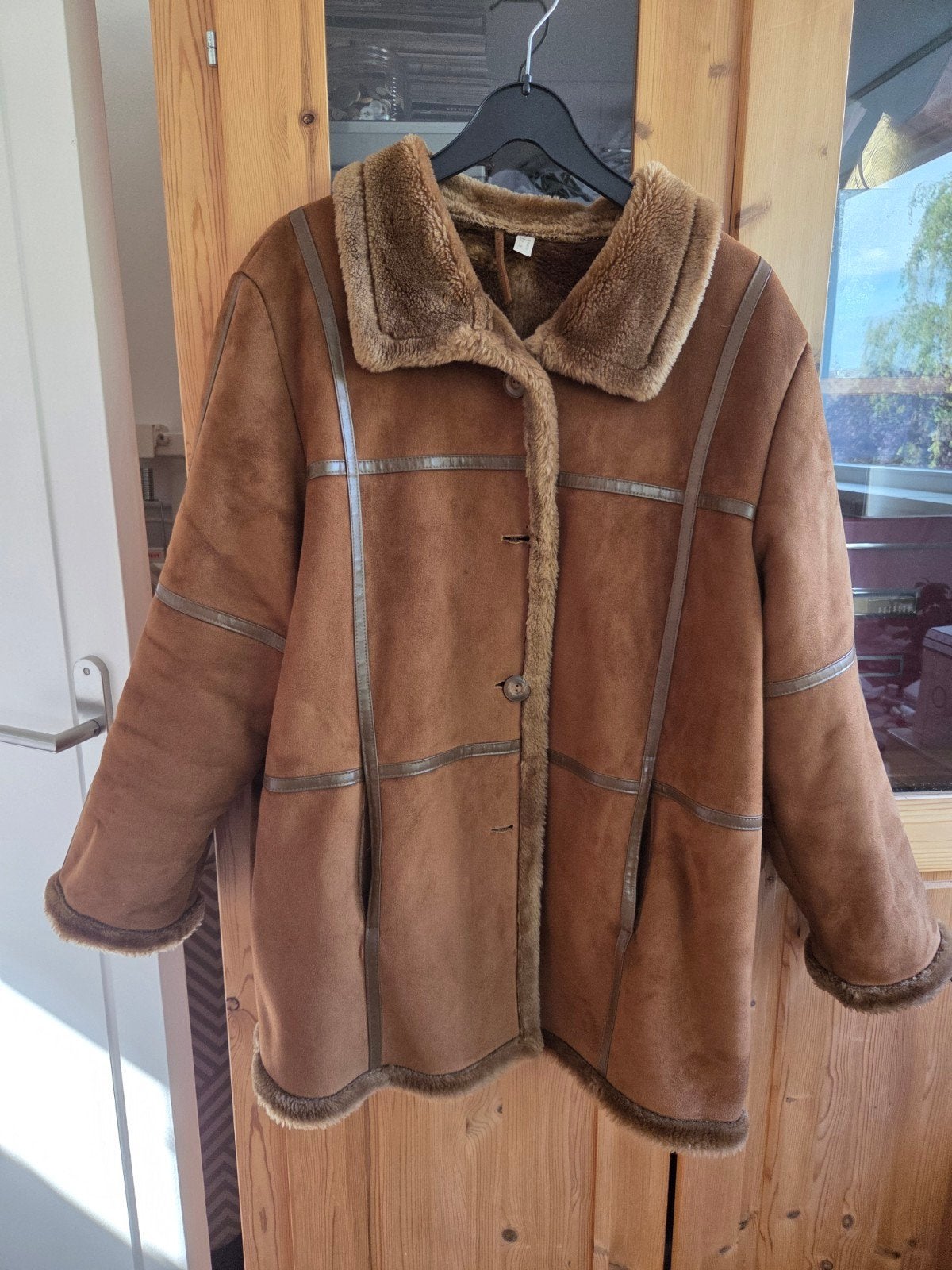 Warme suède winterjas maat 44, Kleding | Dames, Ophalen of Verzenden, Gedragen, Maat 42/44 (L), Bruin