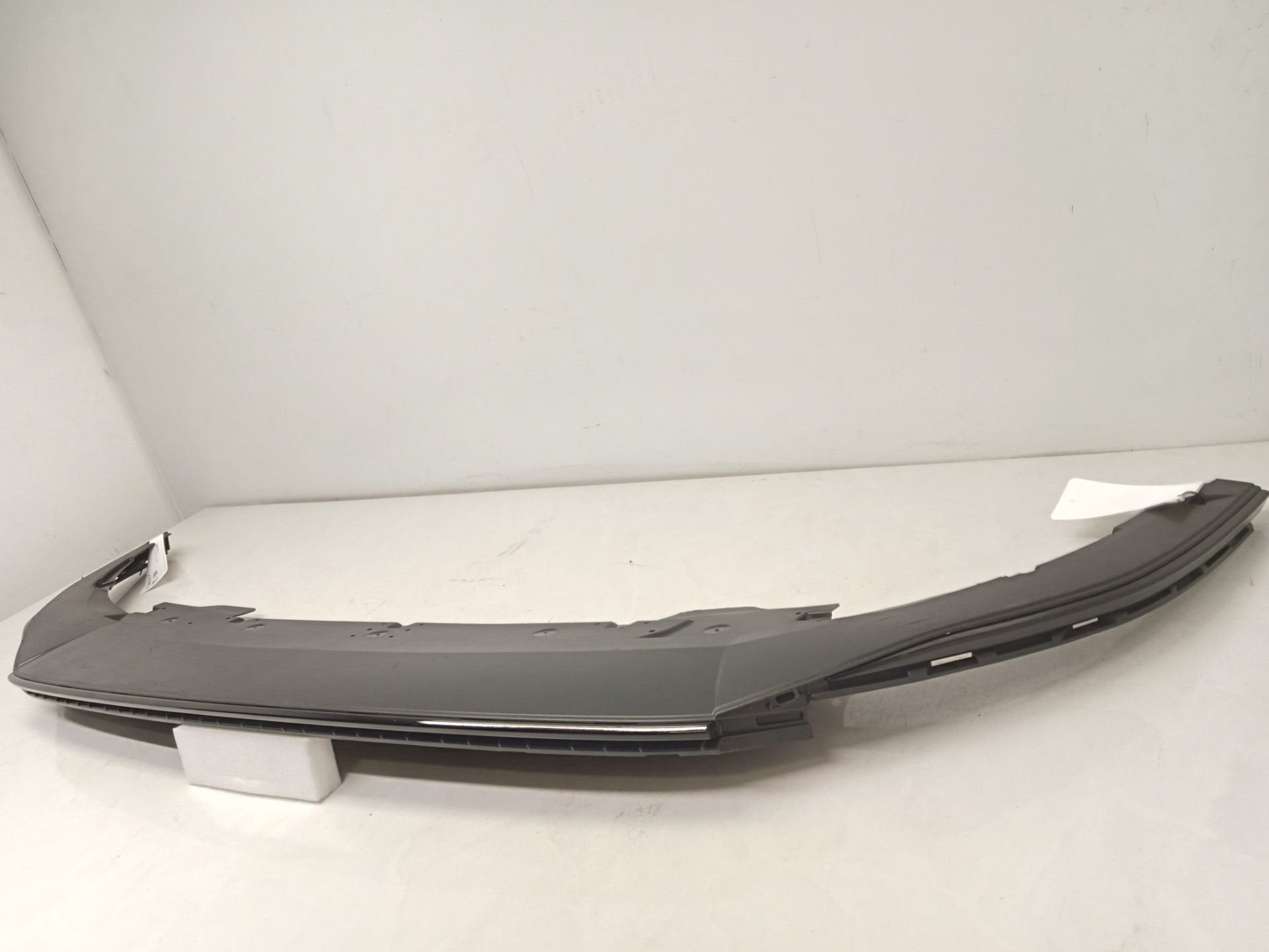 VW Golf 8 VIII 5H R-Line Voorbumper spoiler lip 5H0805915L +, Gebruikt, Volkswagen AG, Bumper, Berliner Ring 2
38440  Wolfsburg, DE
