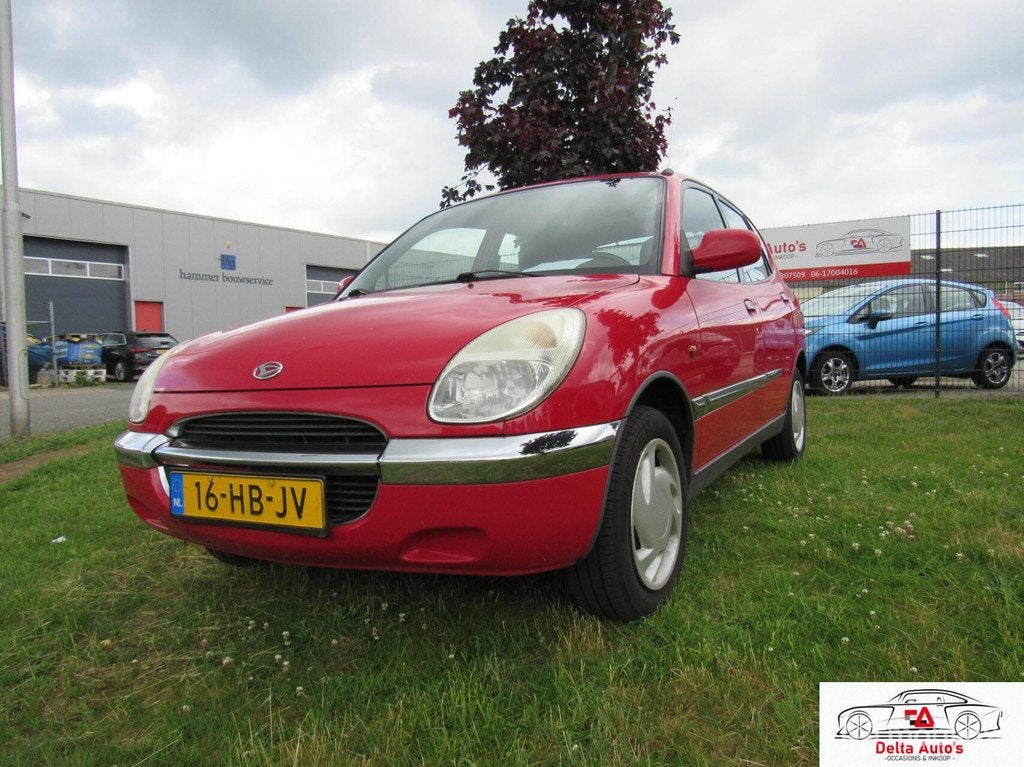Daihatsu Sirion 1.0-12V ZLi VOL AUTOMAAT nw apk 02-07-2027, Auto's, Daihatsu, Gebruikt, 750 kg, 58 pk, 3 cilinders