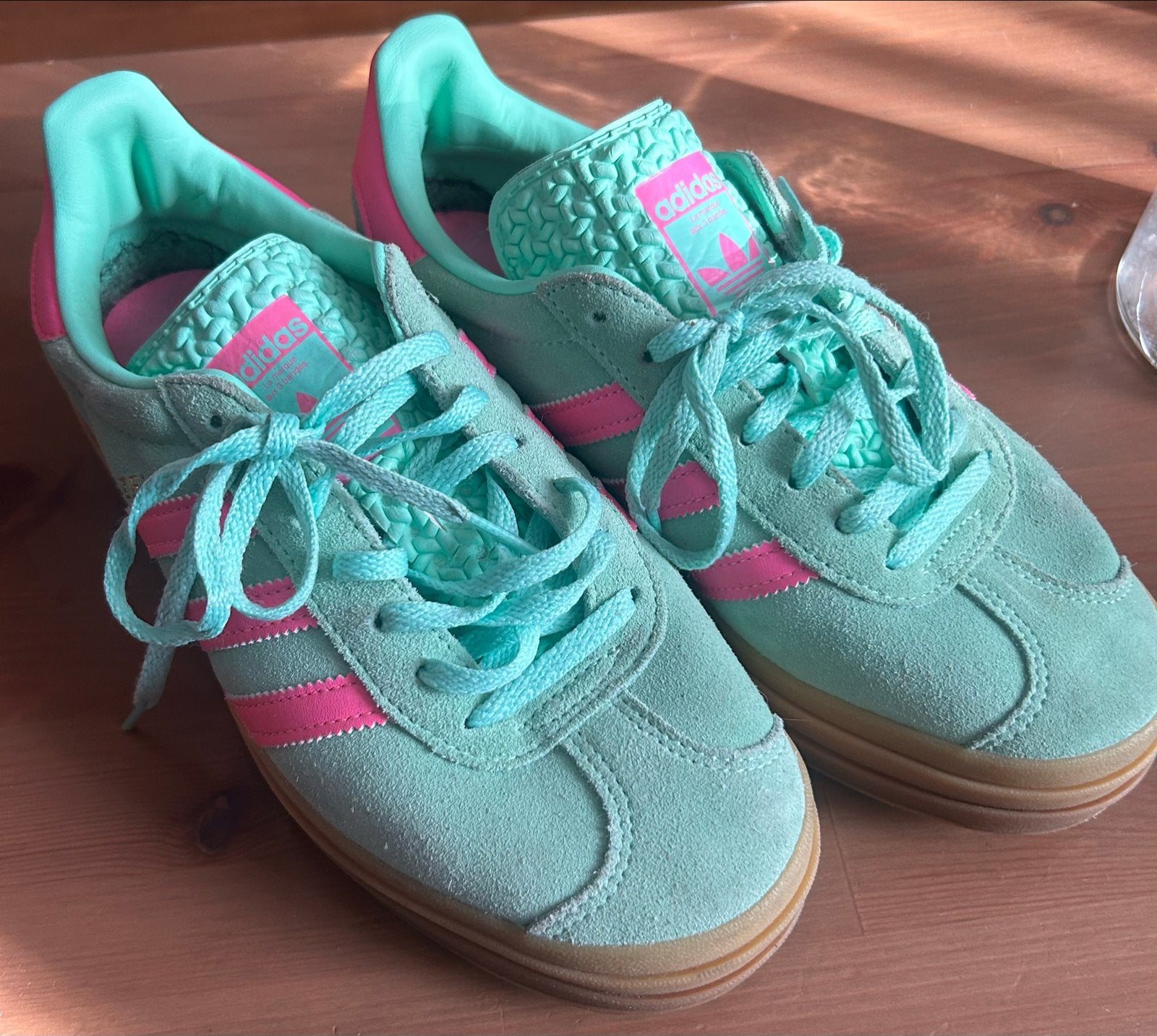 Adidas Gazelle sneakers - 38 2/3 Mintgroen met roze accenten, Ophalen of Verzenden, Zo goed als nieuw, Overige kleuren, Sneakers of Gympen